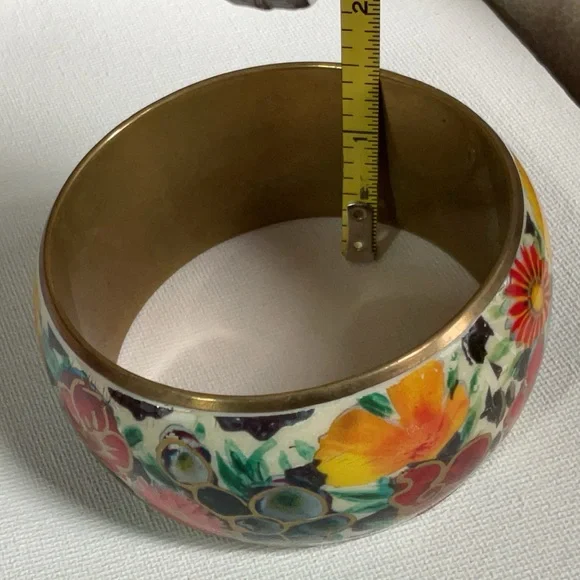 Vintage Floral w/Gold Accents Bangle Bracelet Brass interior/Pretty Piece - Picture 5 of 8